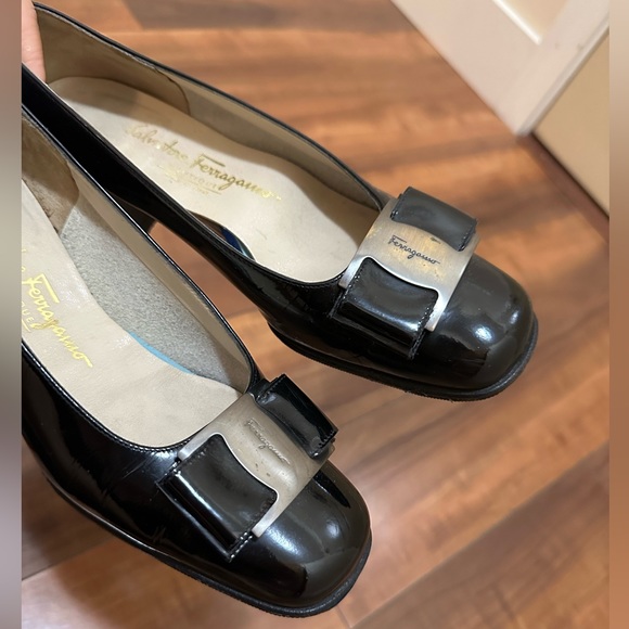 Salvatore Ferragamo Bowtie Black Patent Leather Heeled Shoes - Size 5 - Picture 2 of 14